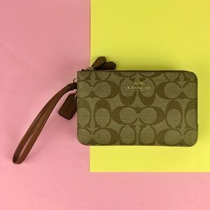 Classic Coach Wristlet NWOT